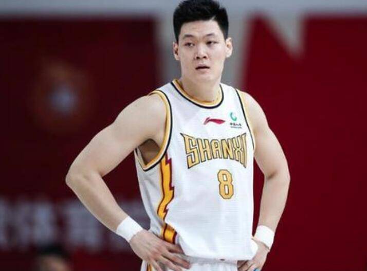 圣埃蒂安主帅：哈兰德将对阵姆巴佩在挪威几乎是全民话题（圣埃蒂安主帅：哈兰德与姆巴佩的对决在挪威掀起全民热议）