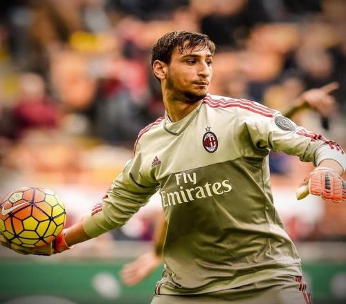 官方：除了被停赛一场之外，阿莱格里还被罚款1万欧元（官方通报：阿莱格里被禁赛一场并处以1万欧元罚款）