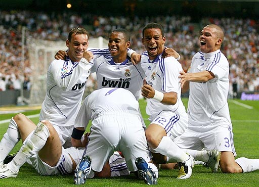 国际米兰牢牢占据榜首（国米稳居榜首）