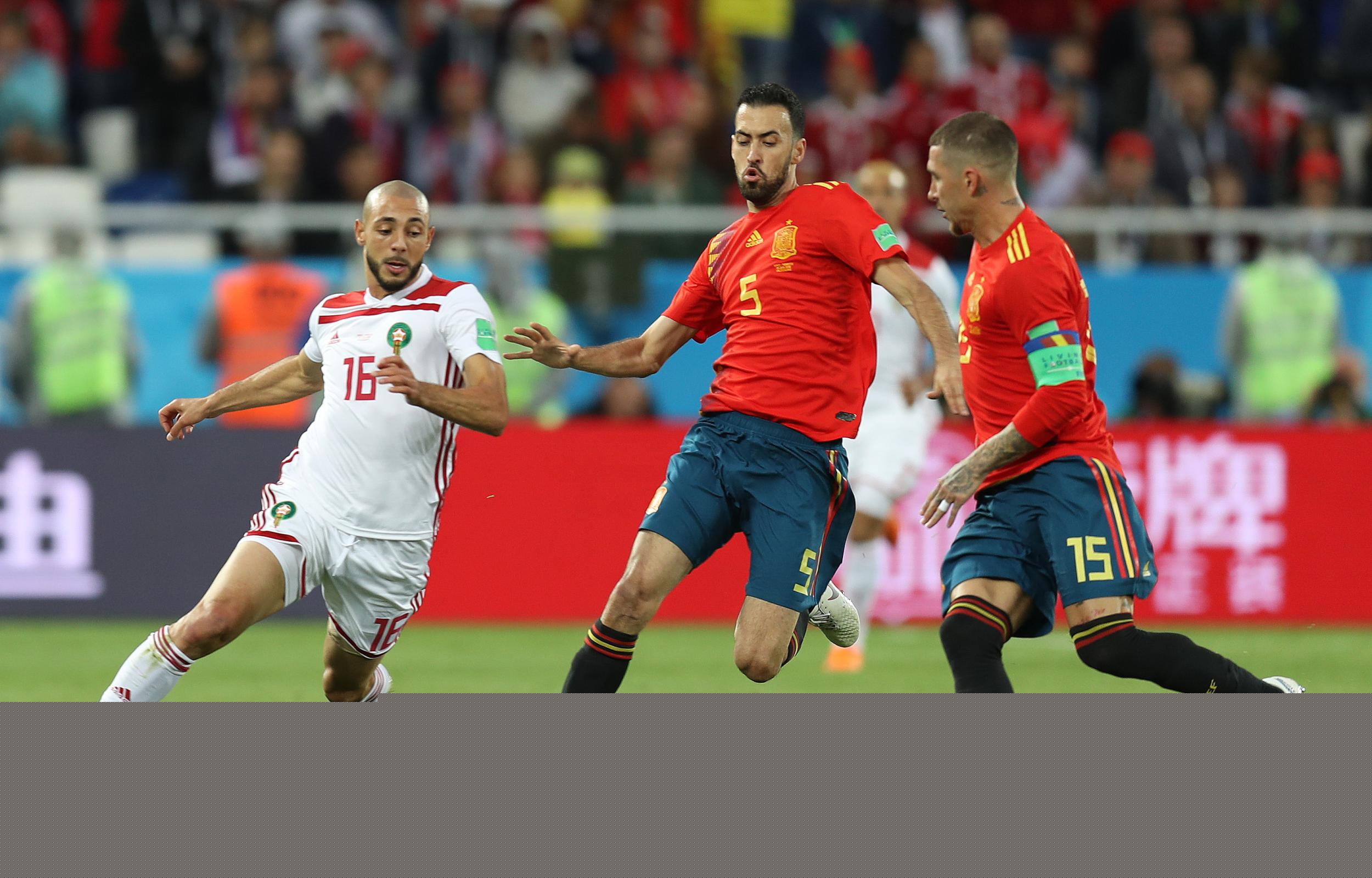 米体：将有一万名左右的那不勒斯球迷远征罗马，警方压力很大（米体：近万名那不勒斯球迷将赴罗马，警方面临重压）