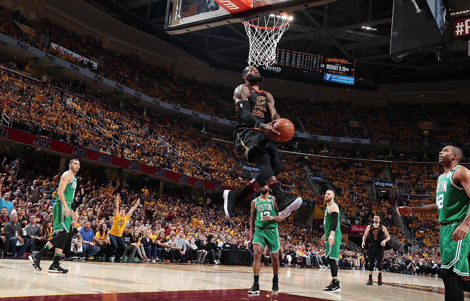 曼联官方：队内22名球员有望参加世界杯，其中3人需战附加赛（曼联官宣：队内22人有望出战世界杯，其中3人需通过附加赛争夺资格）