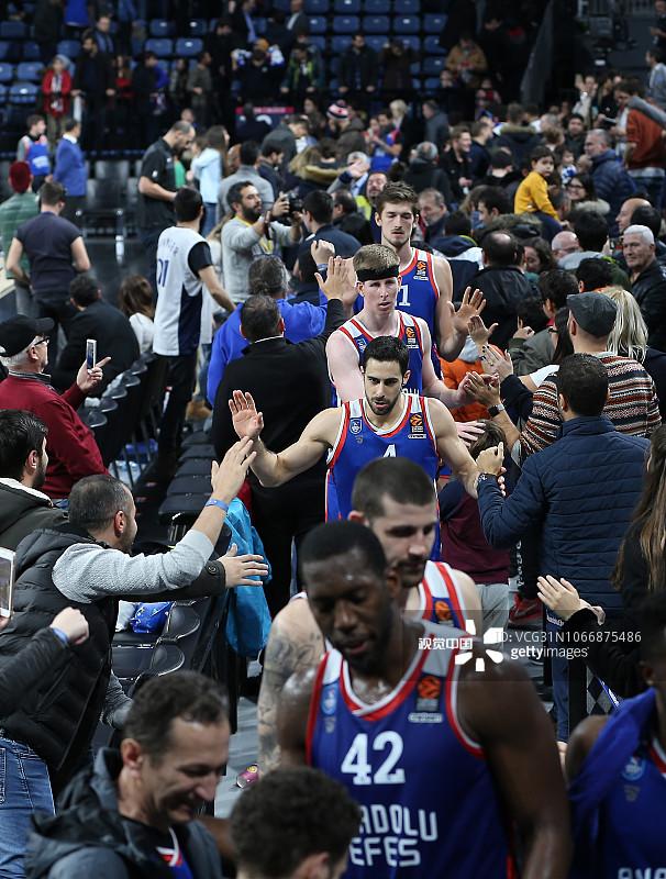 别把跑车当坦克！莱奥转型中锋，是补了短板却废了武功？（别让跑车去撞线！莱奥转中锋，补短还是削长？）