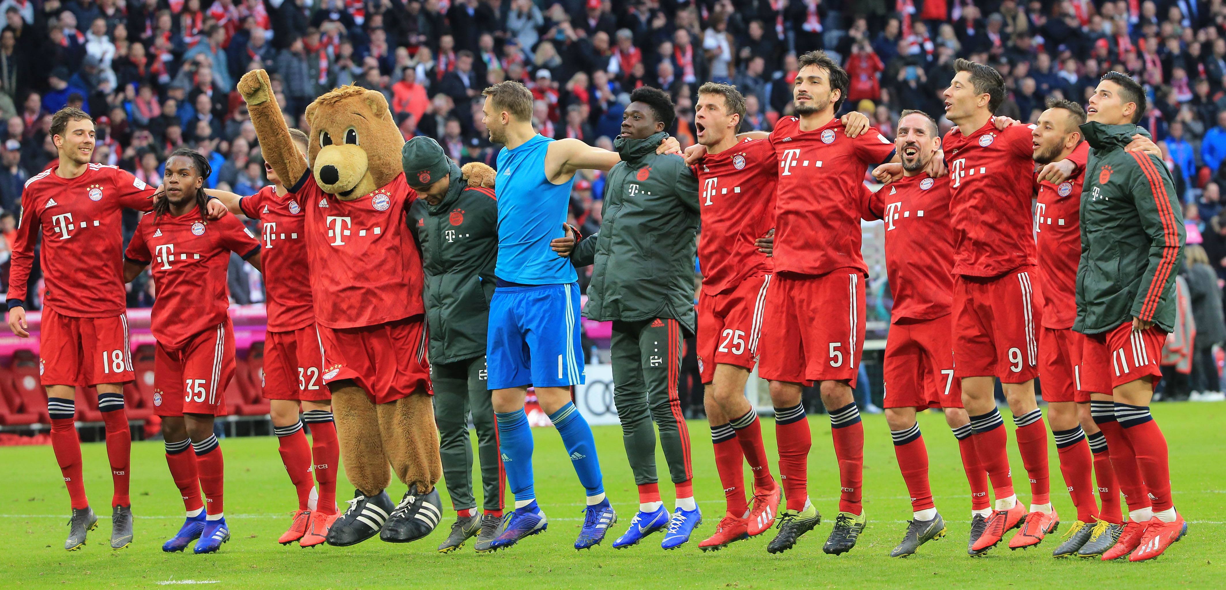 维持原判！布朗突破肘倒翟晓川后者阻挡 许利民交涉挑战也是失败（判罚维持！布朗突破肘击致翟晓川倒地判其阻挡，许利民挑战无果）