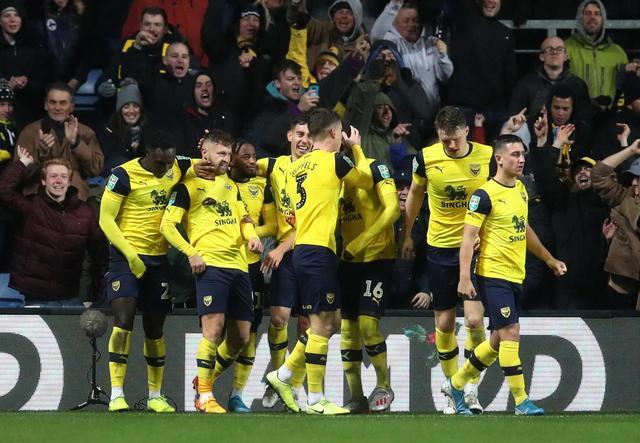 砸地头球破门，梅西打进职业生涯的第896球（头球砸地入网，梅西收获生涯第896球）