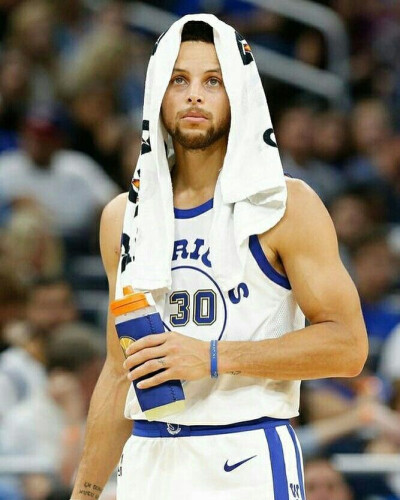 官方：拜仁边锋奥利塞当选德甲11月最佳球员（德甲官方：拜仁边锋奥利塞荣膺11月最佳球员）