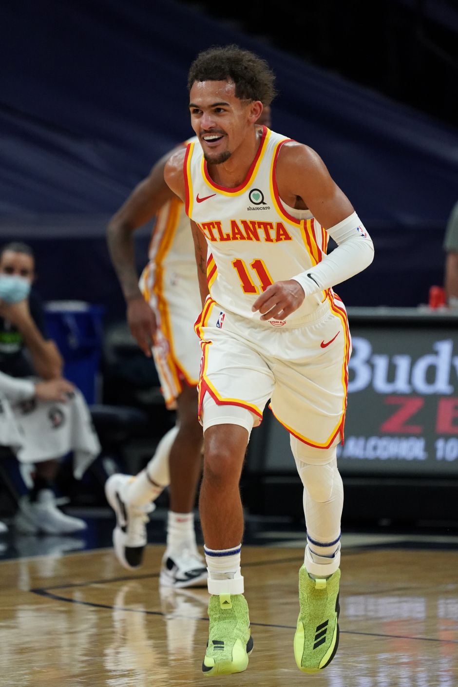 巴黎双前锋联手制造三球（巴黎锋线双子星携手斩获三球）