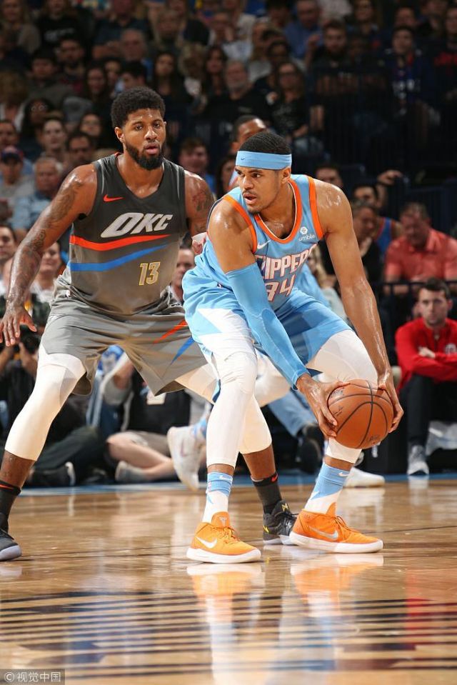 篮球NBA球员续约消息频传（NBA球员续约消息不断）