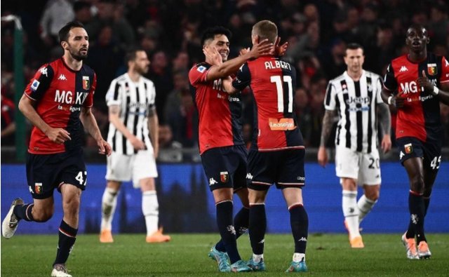 梅西正面交锋穆勒夺冠！梅西vs穆勒交手记录升至4胜7负（梅西与穆勒巅峰对决争冠，交手战绩更新至4胜7负）