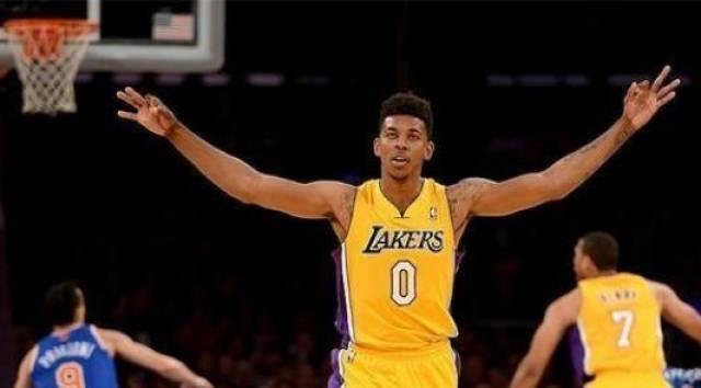 重获球迷支持？国安需要拿出好成绩（赢回球迷之心，国安须用成绩说话）