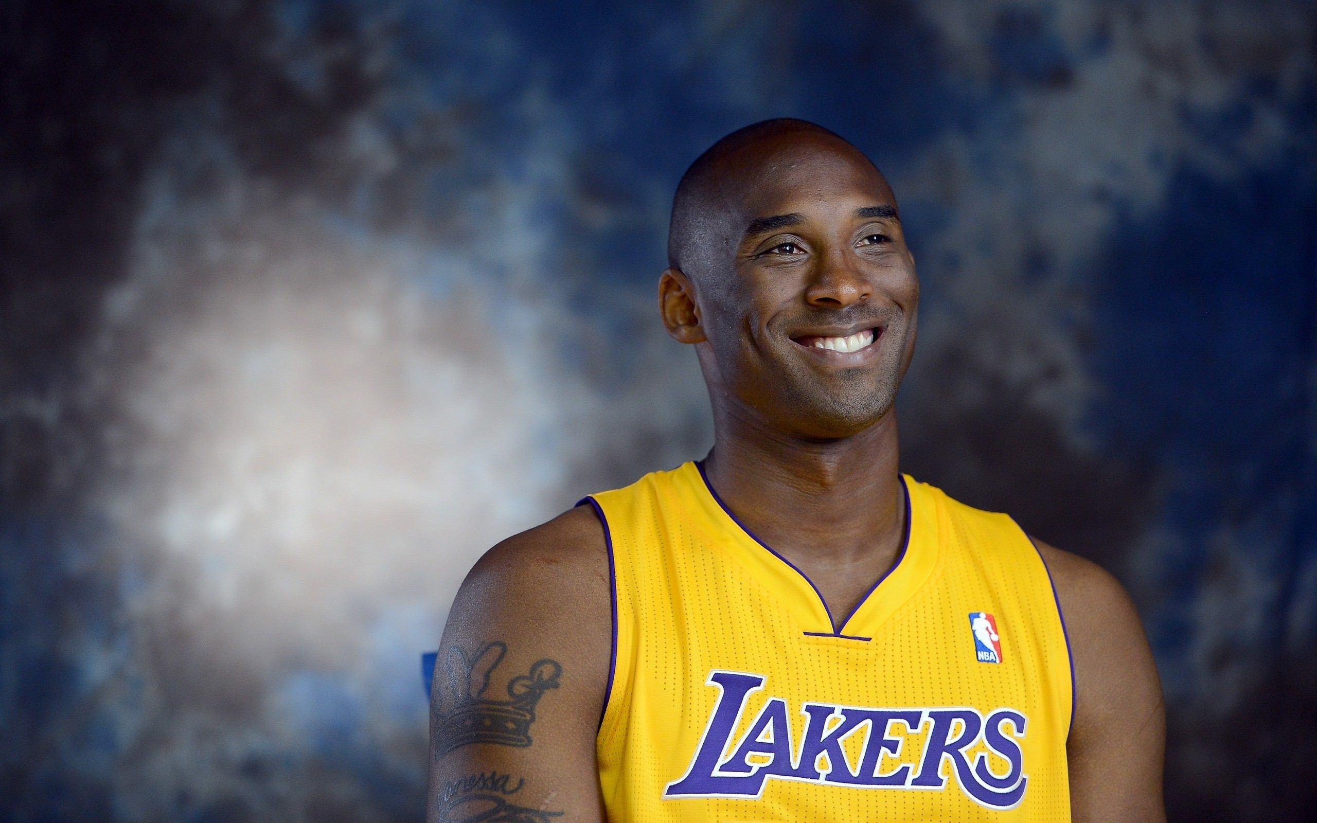 哈登狂砍55分封神！成NBA首位双队史得分王，36岁飙10记三分创多项纪录（哈登36岁轰55分飙10记三分，成NBA首位双队史得分王并刷新多项纪录）