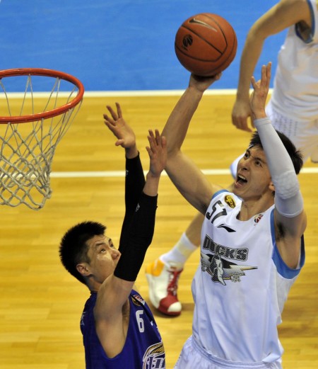 地上足球：梅西带队迈阿密夺冠，球王伟大无需多盐？（地上足球：梅西率迈阿密加冕，球王伟大无需赘述）