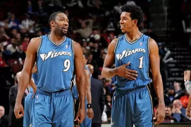 半场：拜仁1-1圣保利，格雷罗扳平，卡尔中柱，洪通吉破门+伤退（半场战报：拜仁1-1圣保利，卡尔中柱，洪通吉进球后伤退，格雷罗扳平）