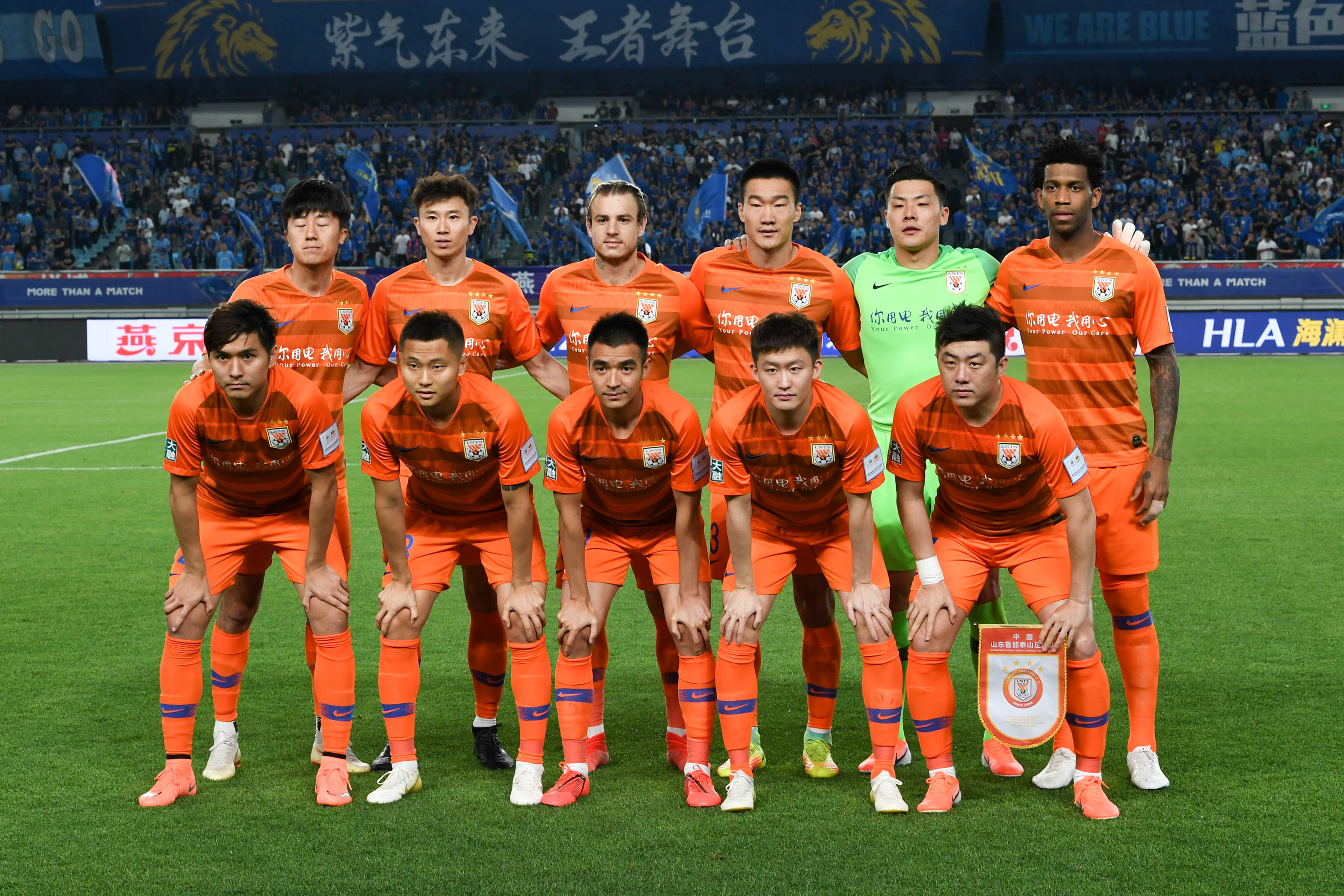 他是全场最冷静的人（全场最沉着的人是他）